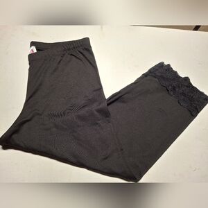 NWOT Curvy Brand Black Lace Trim Capri Leggings 1XL